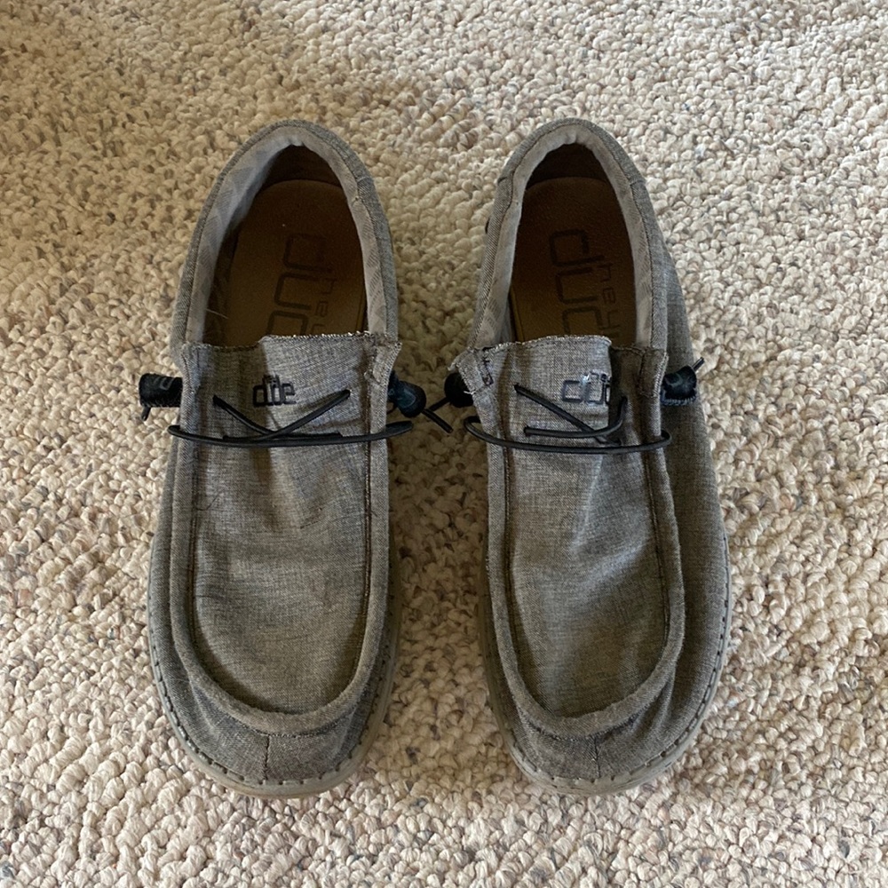 Men’s Size 10 Hey Dude shoes